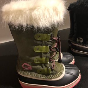 Girls Sorel Winter Boots Size 2.